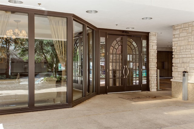 entryway featuring a chandelier