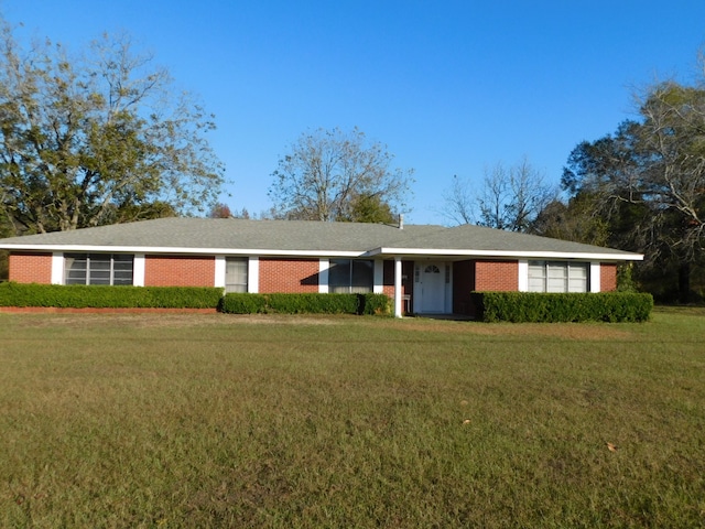 ranch-style house featuring a front lawn