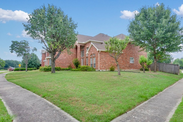 view of front of house with a front lawn