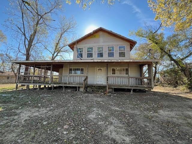 view of farmhouse-style home