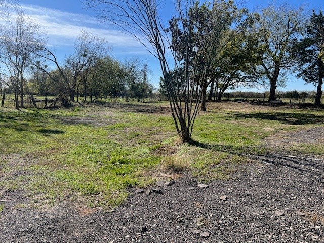 view of yard featuring a rural view