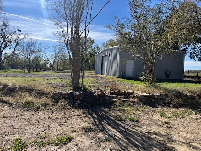 view of yard featuring an outbuilding and a garage