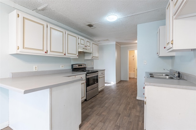 kitchen with stainless steel range with electric stovetop, sink, light wood-type flooring, a textured ceiling, and kitchen peninsula