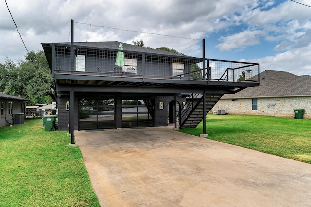 view of front of property featuring a front yard, a carport, and cooling unit