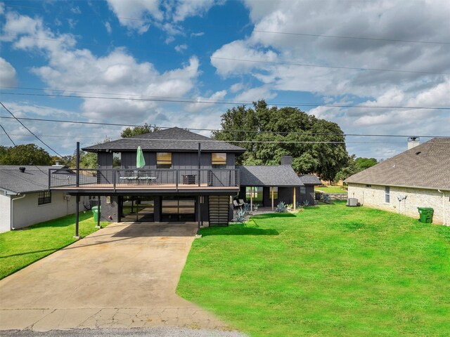 view of front facade featuring a carport and a front lawn