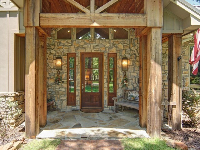 view of front of home with a front yard