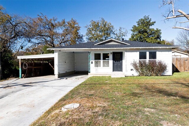 single story home featuring a carport and a front lawn