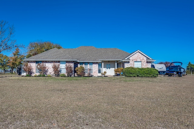 single story home featuring a front lawn