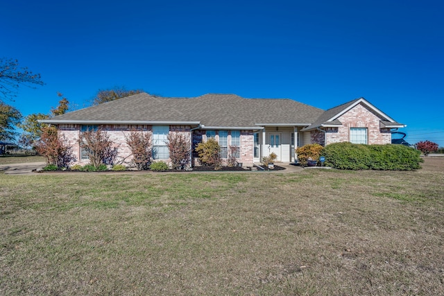 ranch-style house featuring a front lawn