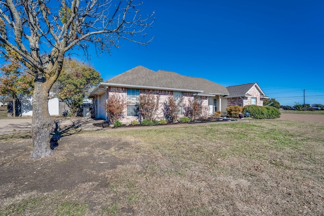 ranch-style house with a front yard