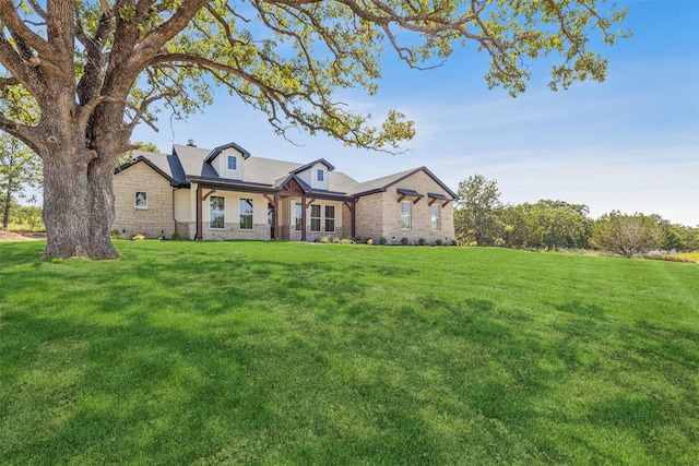 cape cod house featuring a front lawn