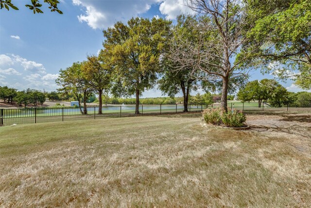 view of yard featuring a water view