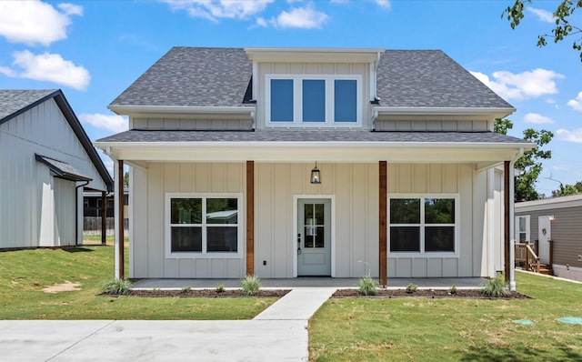 view of front of property featuring covered porch and a front lawn