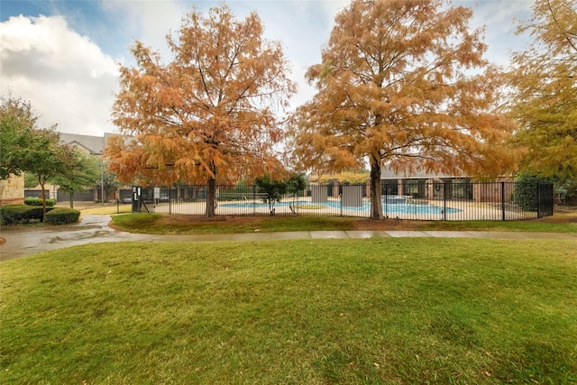 view of yard featuring a fenced in pool