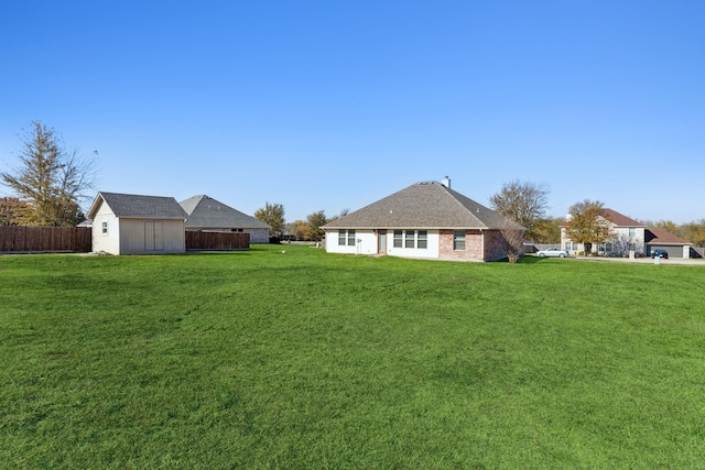 view of yard featuring a storage shed