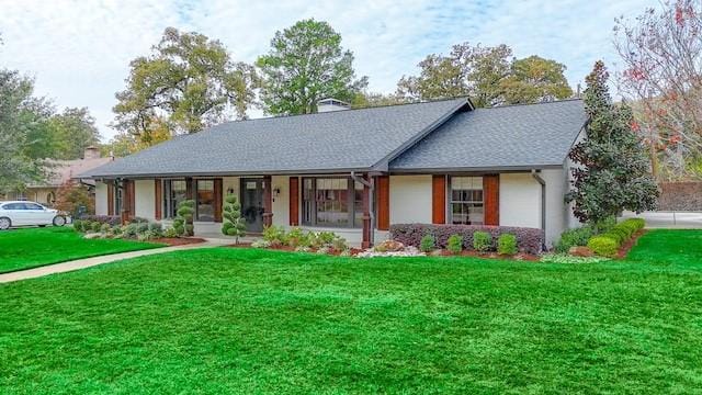 single story home with a front yard