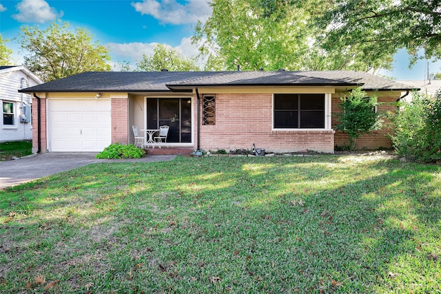 ranch-style house featuring a front lawn and a garage