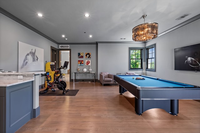 recreation room with a notable chandelier, hardwood / wood-style flooring, ornamental molding, and pool table