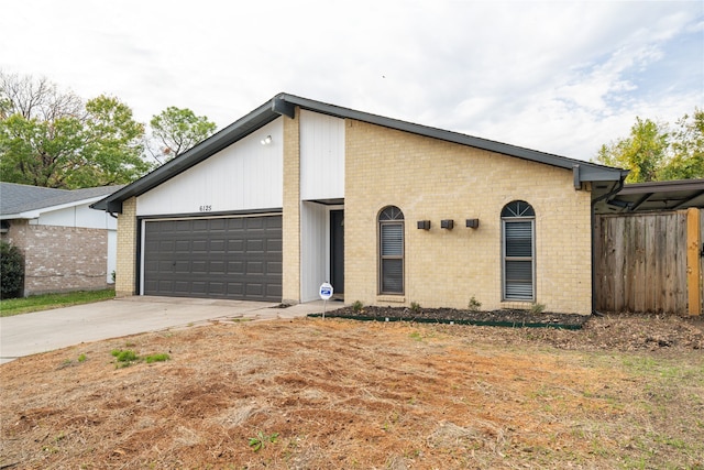 view of front facade featuring a garage