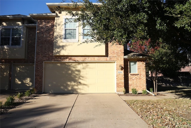 view of front facade featuring a garage