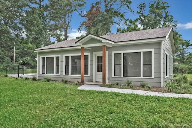 view of front facade with a front lawn