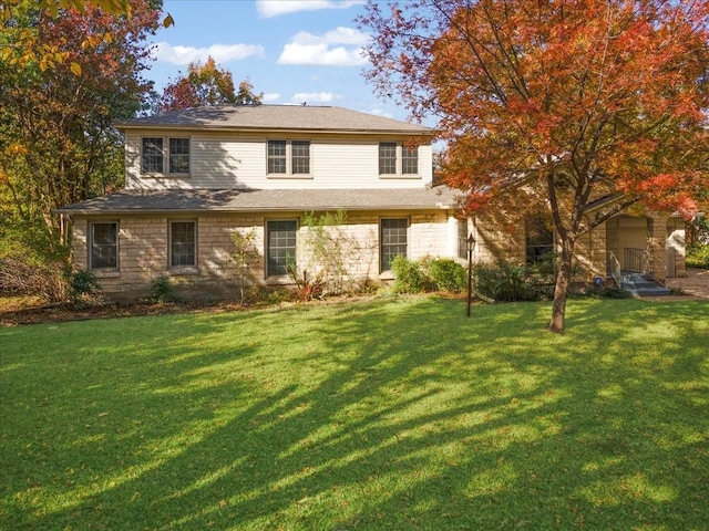 view of front property featuring a front yard