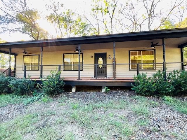 view of front of home featuring ceiling fan and a porch