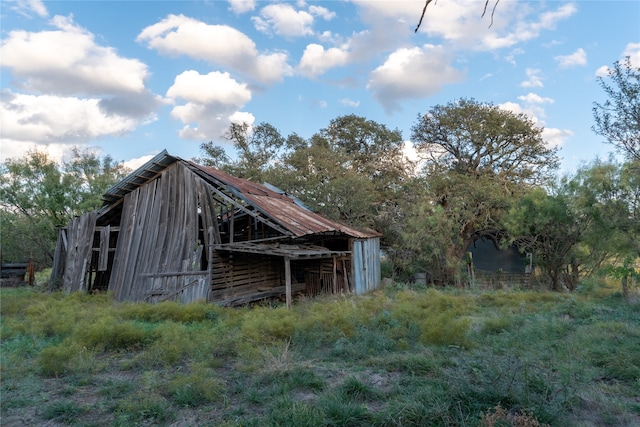 view of outdoor structure