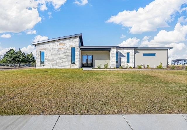 view of front of house featuring a front yard