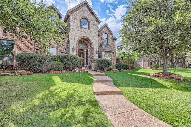 view of front of house featuring a front yard