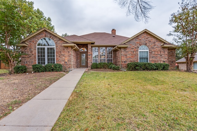 ranch-style home featuring a front lawn