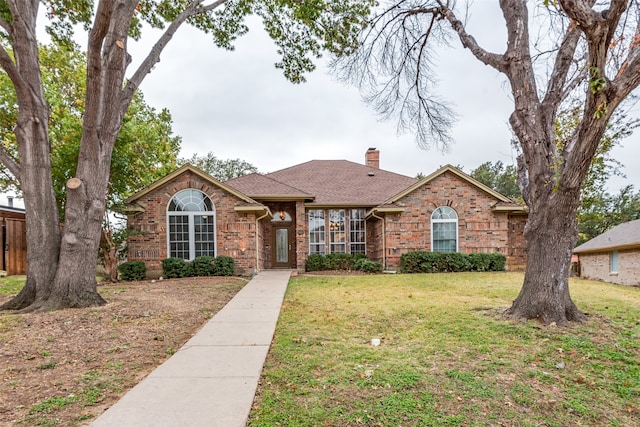 ranch-style house featuring a front yard