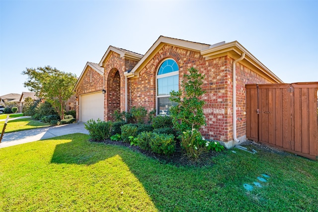 view of front of house featuring a front yard and a garage