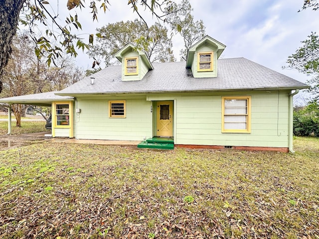 view of front of house featuring a front lawn and a carport