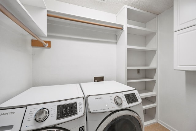 laundry area featuring a textured ceiling and independent washer and dryer