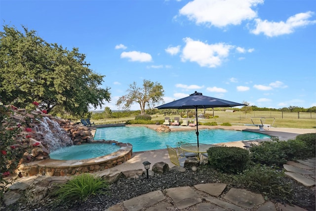 view of pool with an in ground hot tub and pool water feature