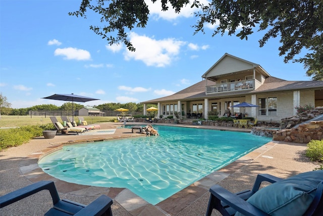 view of pool with a patio area and pool water feature