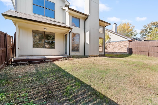 back of house featuring a lawn