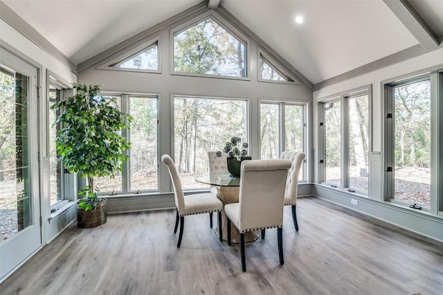 sunroom with vaulted ceiling