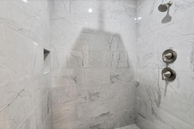 bathroom featuring tiled shower