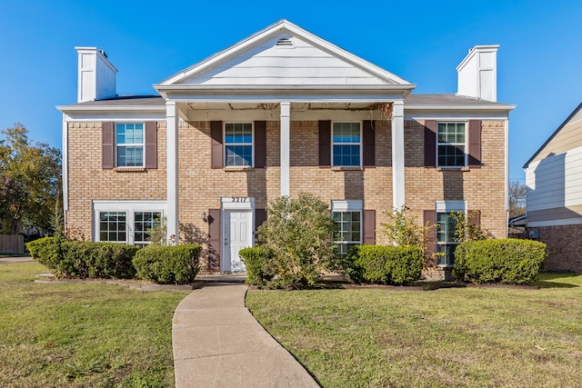 view of front of home with a front lawn