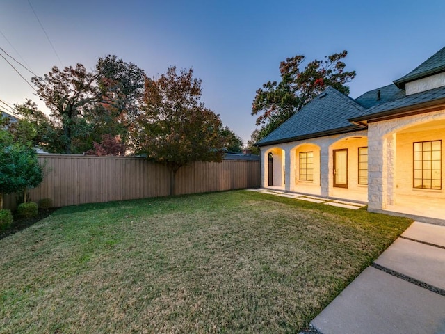 view of yard at dusk