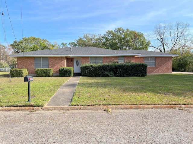 single story home with a front lawn