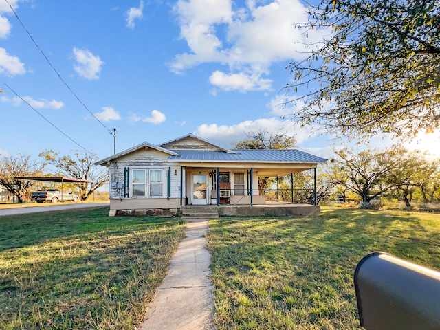 view of front of home featuring a porch and a front lawn