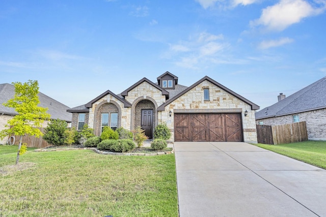 view of front facade featuring a garage and a front yard