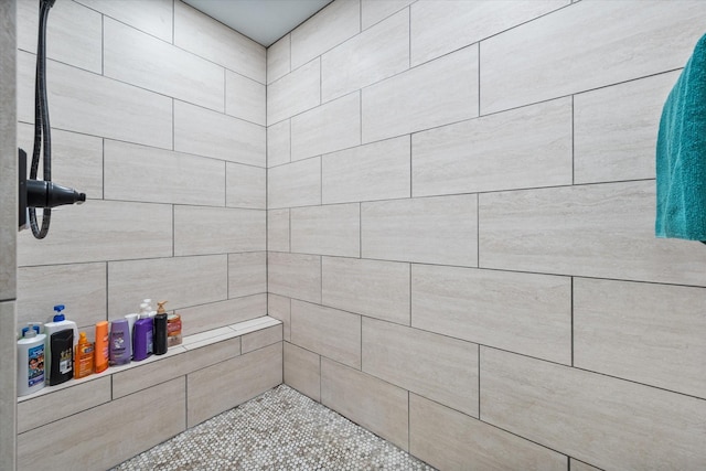 bathroom featuring tiled shower