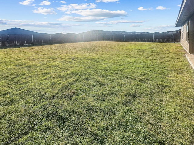 view of yard with a mountain view