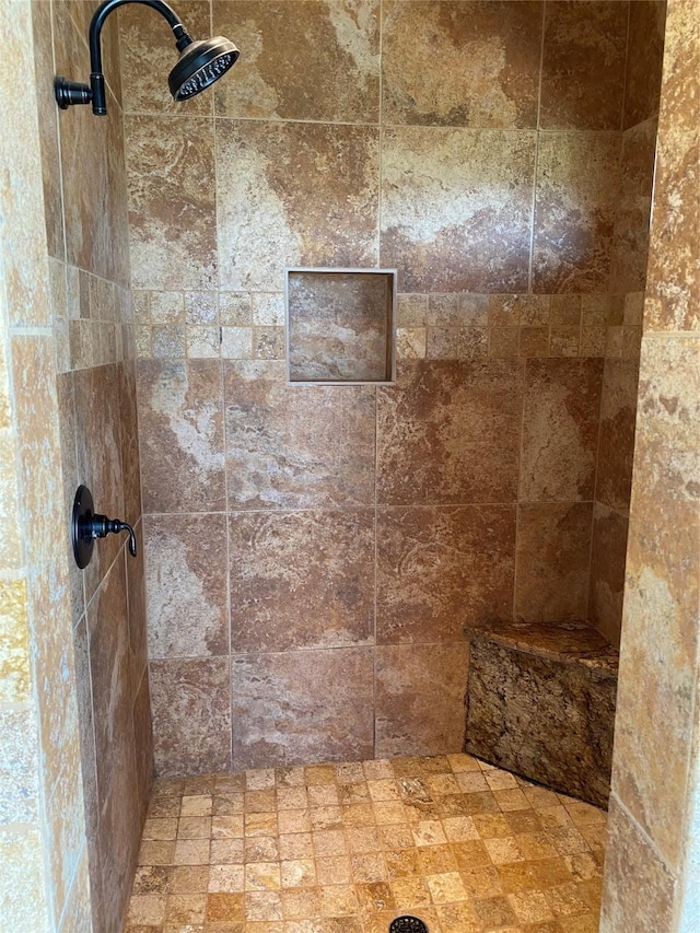 bathroom featuring tiled shower