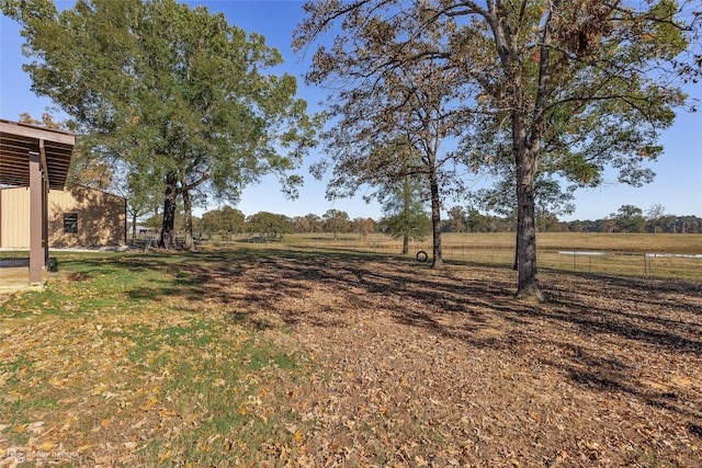 view of yard featuring a rural view