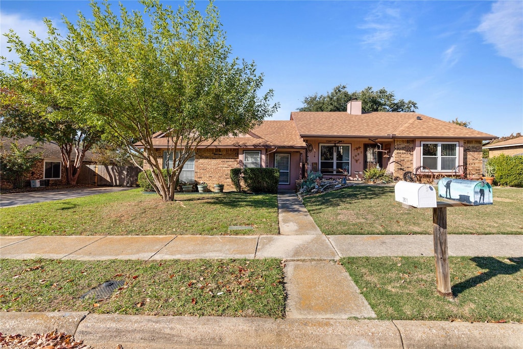 single story home with a front yard